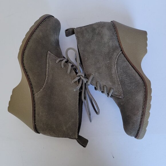 White Mountain Lambert Suede Wedge Taupe Gray Bootie. Size 9M - Picture 4 of 7